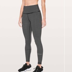 Lululemon Wunder Under High Rise Tight Luxtreme in Navy/Cream Stripe Size 8 28